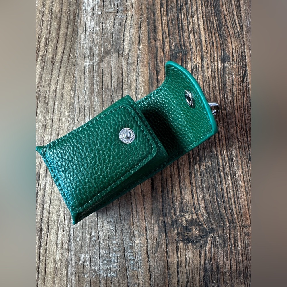 Stylish Green Leather Dog Leash Pouch Dog Poop Pickup Bags Holder - Picture 3 of 3